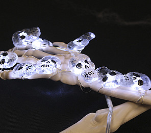 CORDÃO HALLOWEEN TASCHIBRA LED 10 CAVEIRAS BRANCAS